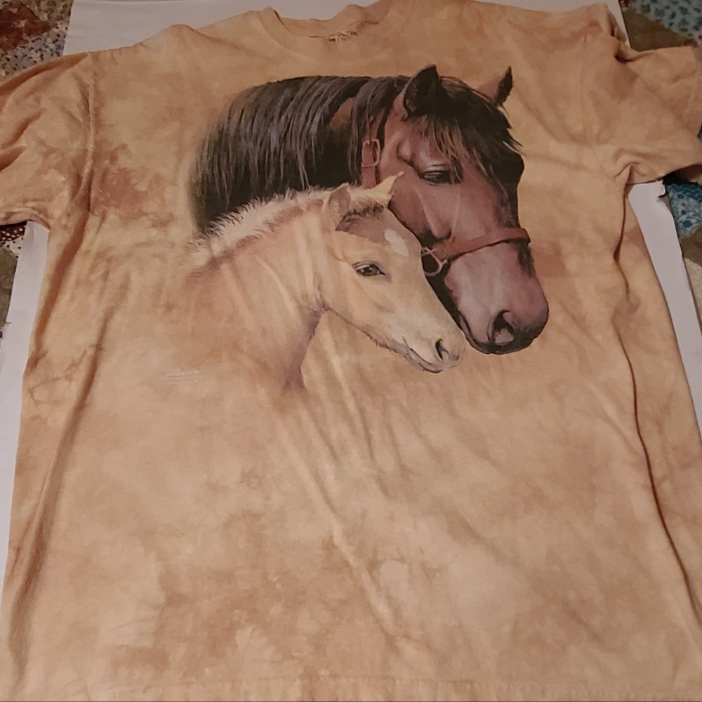 🦇2/$15 Horse shirt Made in USA
